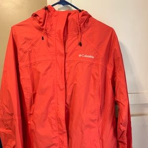 Columbia women’s water resistant hooded jacket
